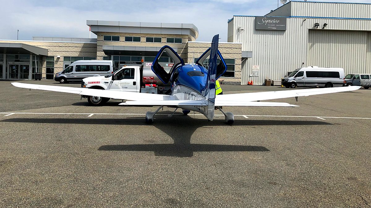 Cirrus SR22 on the ramp in San Diego